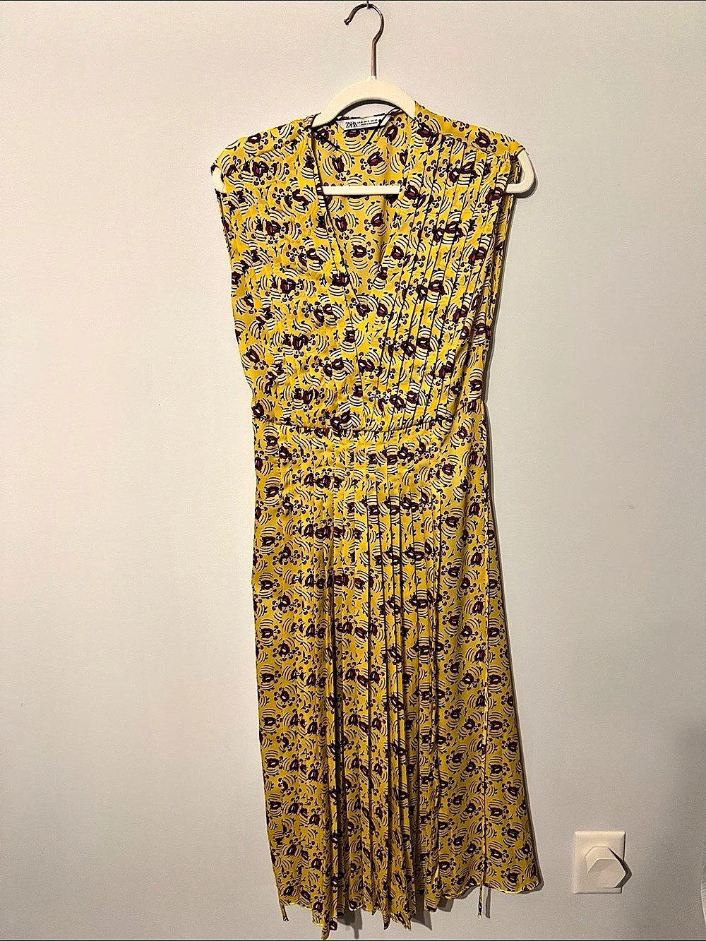 Zara Floral Maxi Dress in Yellow & Red Size Medium Like New